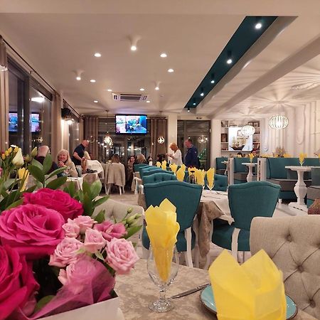 Rose Gardens Apart Hotel Pomorie Exteriör bild