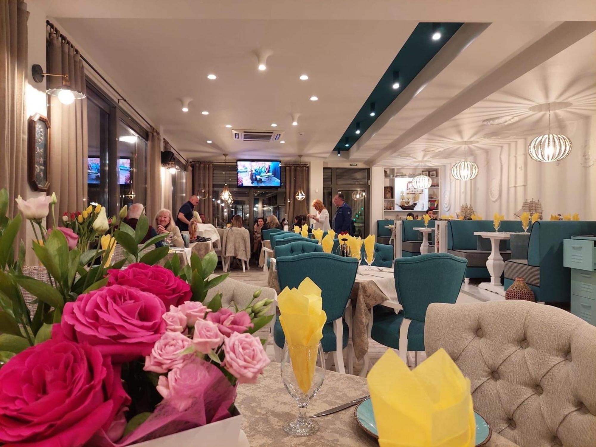 Rose Gardens Apart Hotel Pomorie Exteriör bild