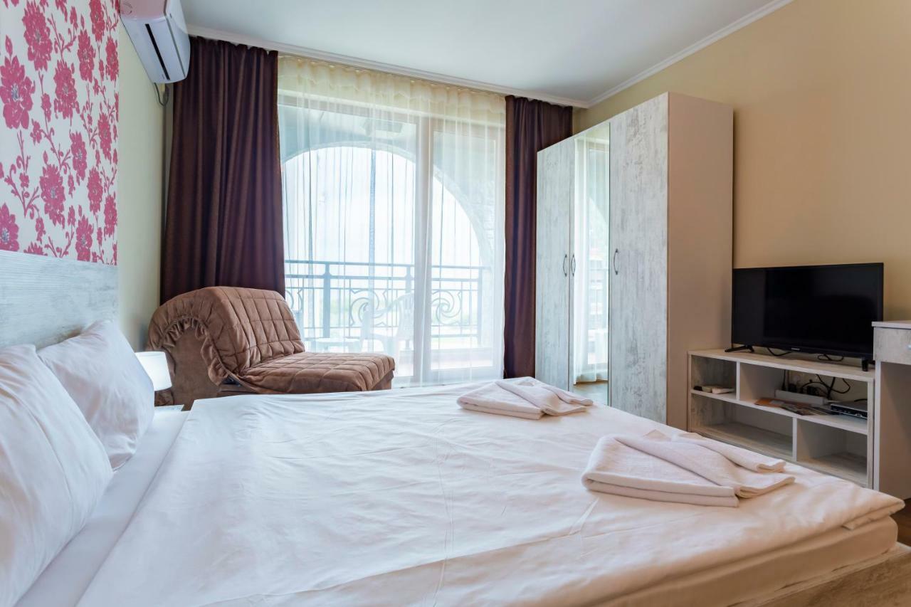 Rose Gardens Apart Hotel Pomorie Exteriör bild