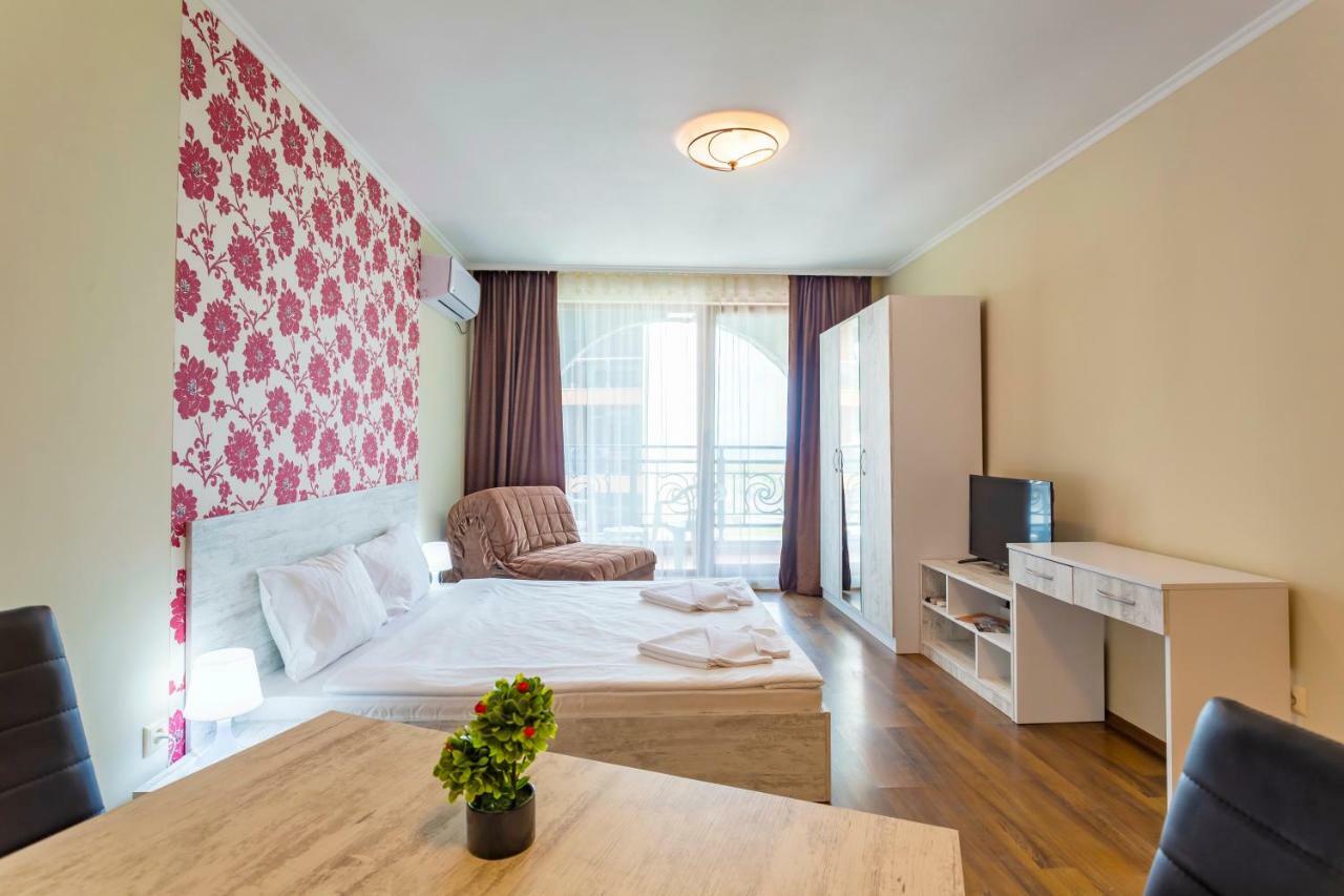 Rose Gardens Apart Hotel Pomorie Exteriör bild