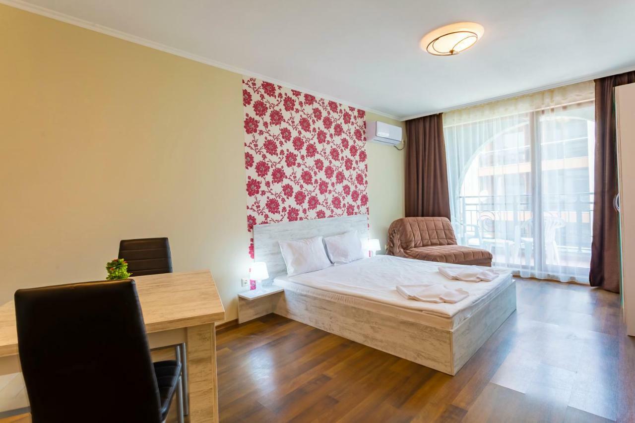 Rose Gardens Apart Hotel Pomorie Exteriör bild