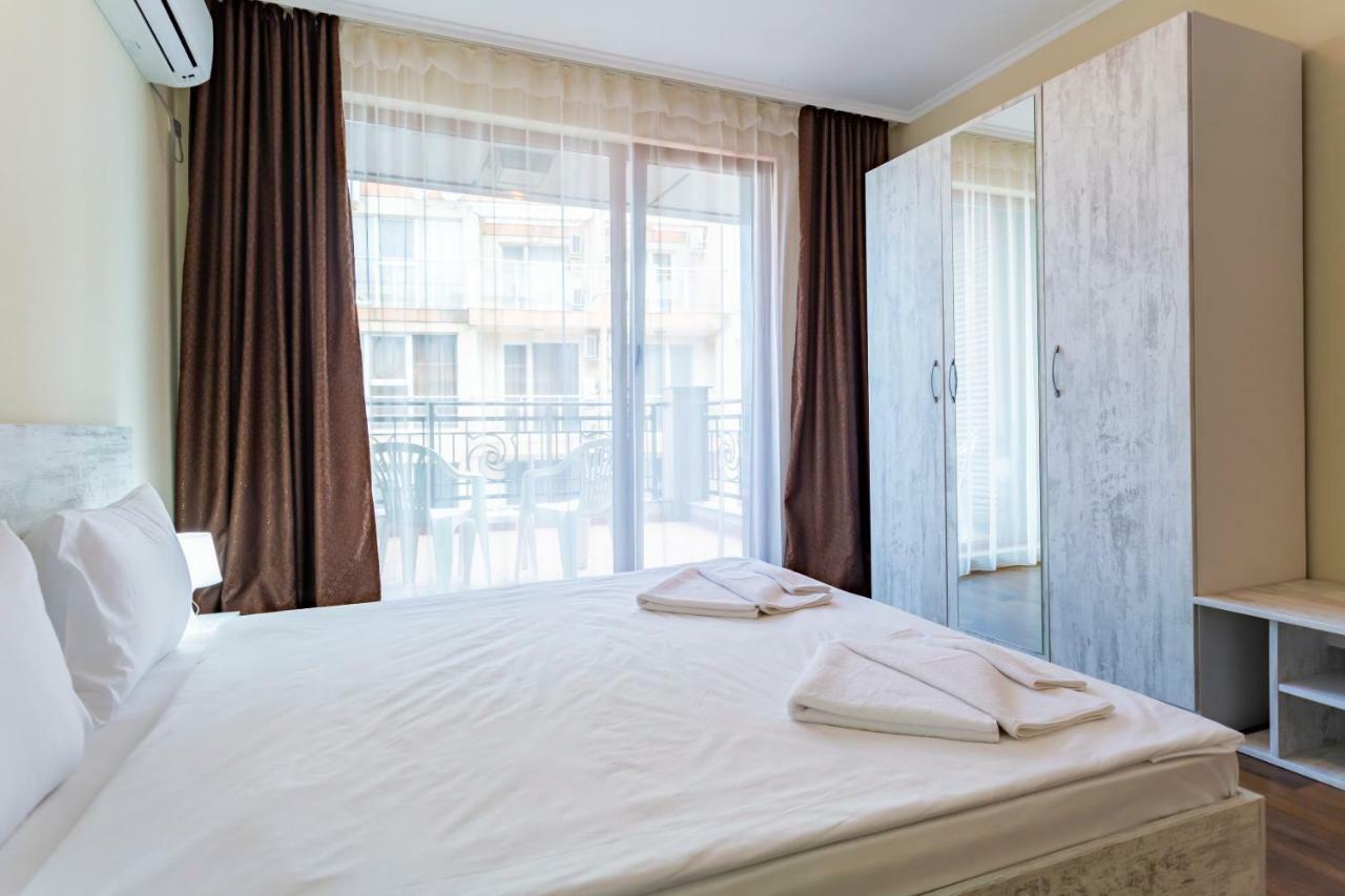 Rose Gardens Apart Hotel Pomorie Exteriör bild