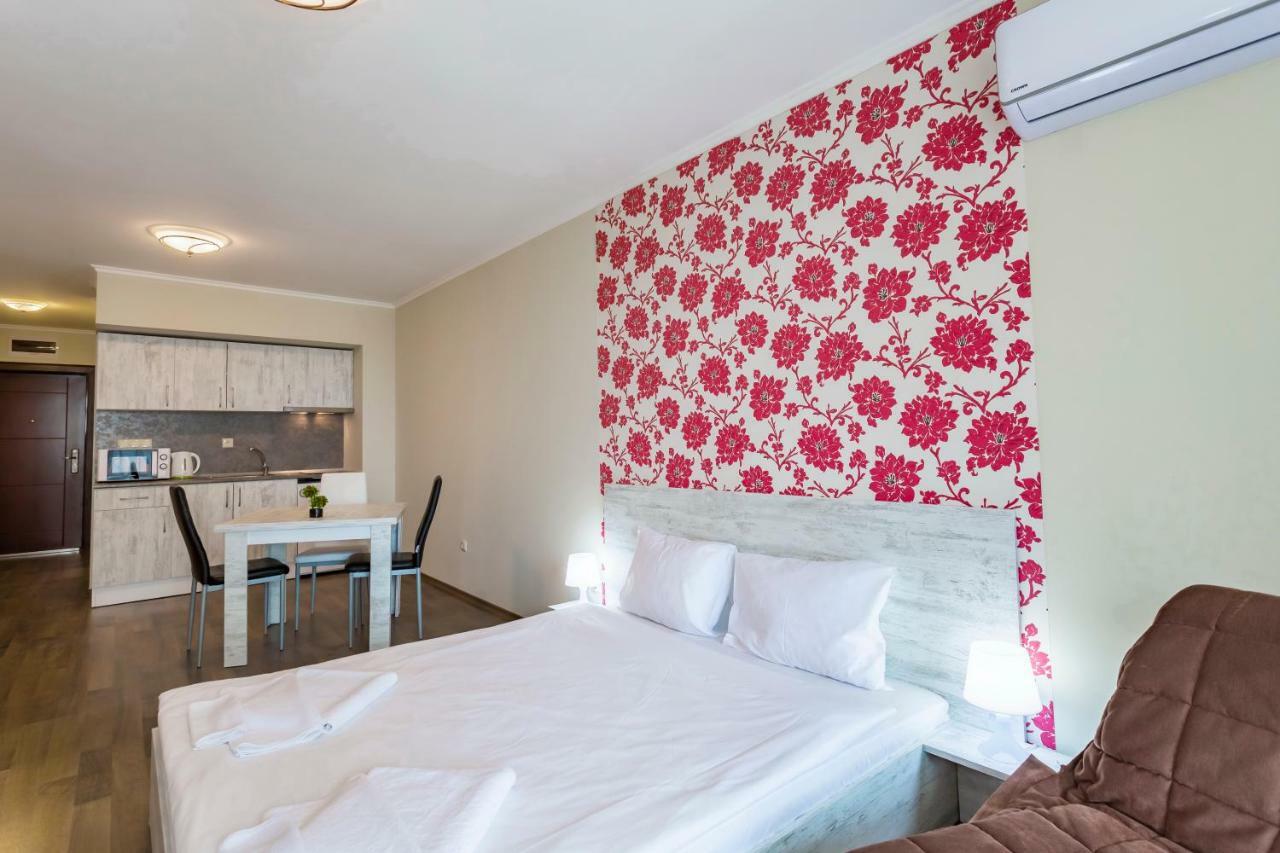 Rose Gardens Apart Hotel Pomorie Exteriör bild